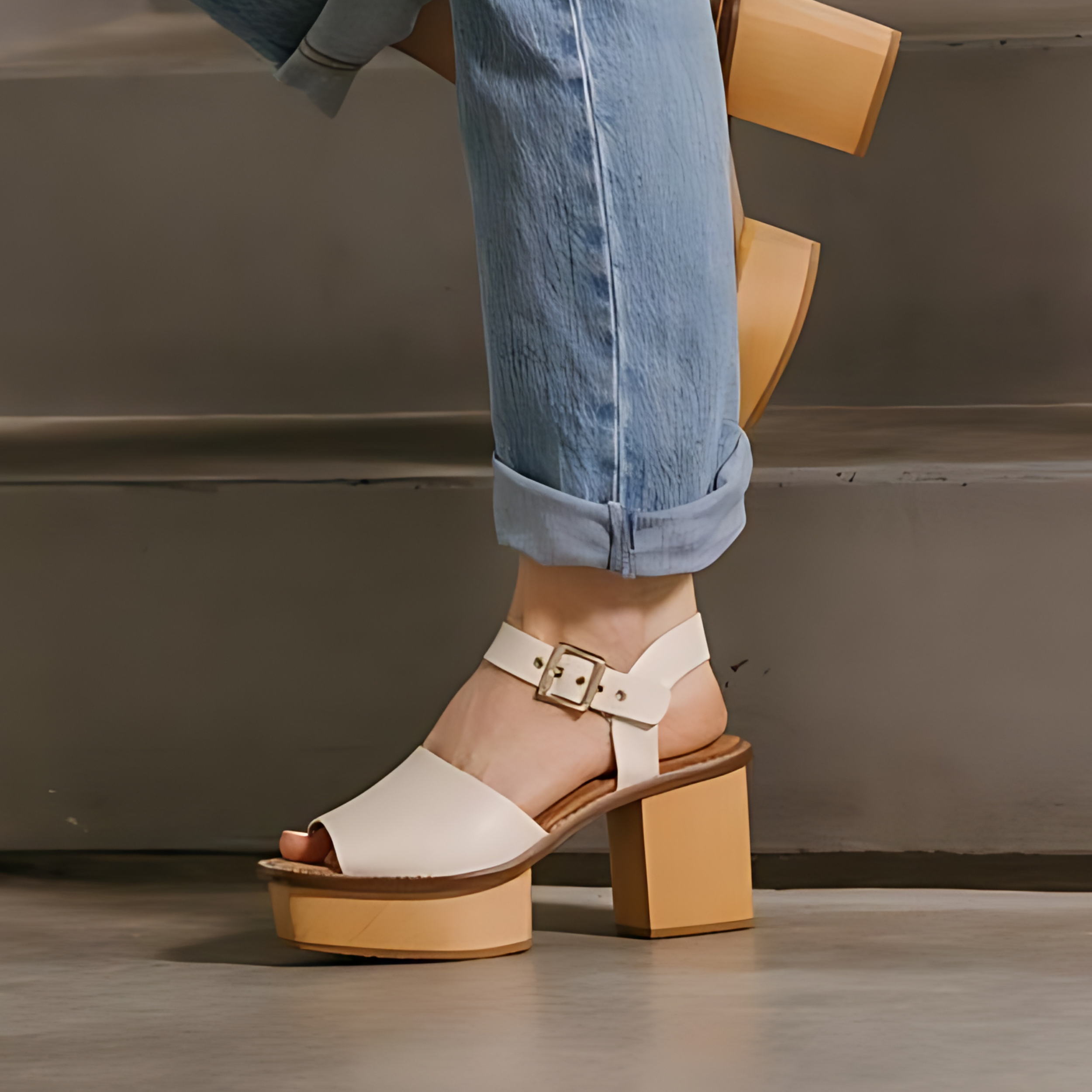 Kelsi Dagger Groove Shell Platform Sandals – Kelsi Dagger BK